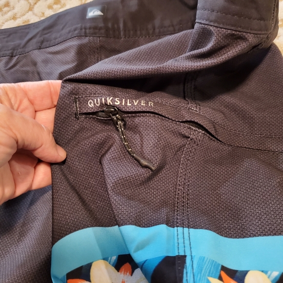 Quiksilver boardshorts- NWT - Picture 9 of 9